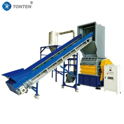1000kg เครื่องจักรกลรีไซเคิลกระป๋องสัตว์เลี้ยง ล้างร้อน พลาสติกฟlakes การบด